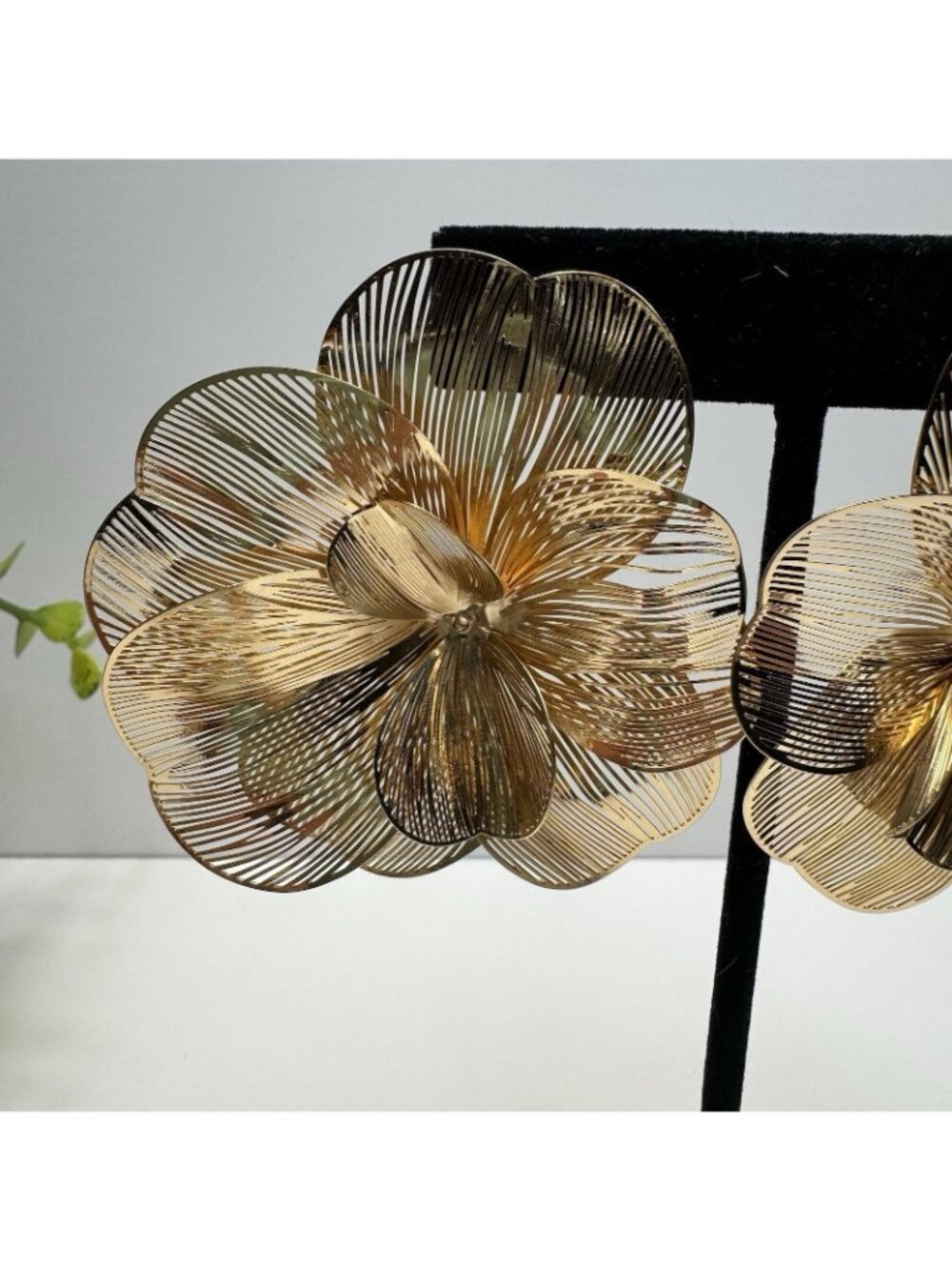 Zara Large Gold Tone Metal Flower Statement Earrings Pierced - Picture 2 of 9